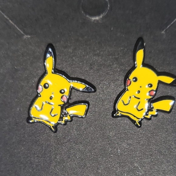 Pikachu stud earrings - Picture 2 of 5